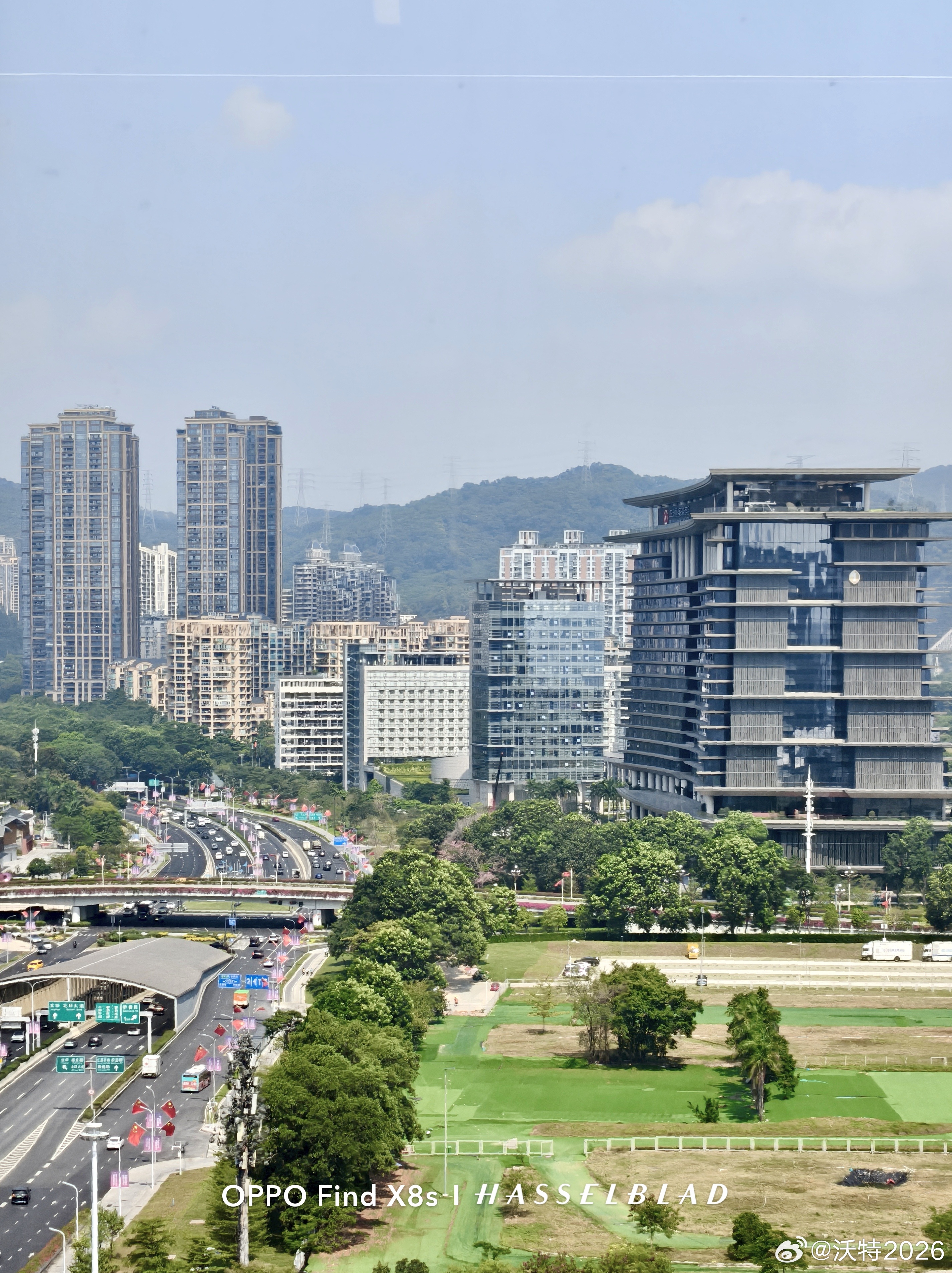 CIS 行业动态早报已更新至 2026-10-17（周六）

本期核心内容五大要点

1.三星双线反攻 — 正为苹果开发 **5 亿像素、三层堆叠（PD-TR-Logic）**传感器，号称性能优于索尼 Exmor RS；郭明錤称三星最快 2026 年向 iPhone 出货 48MP 超广角，并已成立专门服务苹果的团队。背景是 2023 年索尼断供曾致 iPh ​