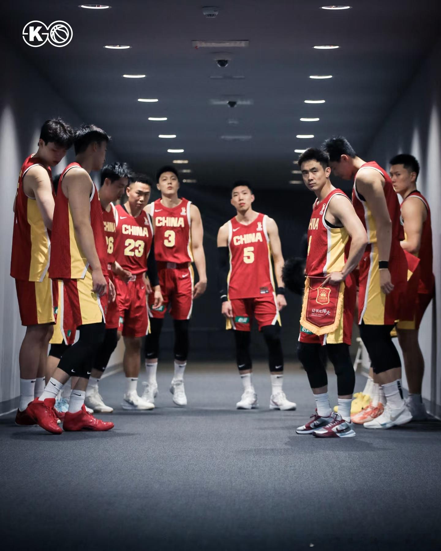 FIBA更新了男篮最新世界排名。
中国男篮排在世界第三十位。
亚太地区只排到第五。
 
十年前我们最高打到世界第十四位。
在亚洲稳稳排在第一位。
 
现在日本，新西兰，伊朗的排名都已经超过我们。
 
世预赛这一阶段。
男篮赢下了卡塔尔和黎巴嫩两场比赛。
 
但前面几届世界大赛打的不好。
丢掉了不少积 ​