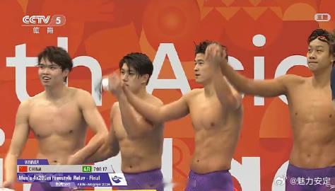 #张展硕最后时刻反超##徐海博费立纬潘展乐张展硕金牌#【祝贺！#中国男子4×200自接金牌#】9月21日，2026亚运会游泳男子4×200米自由泳接力决赛，张展硕组成的中国队，夺得金牌。棒！ ​​​​ ​​​​