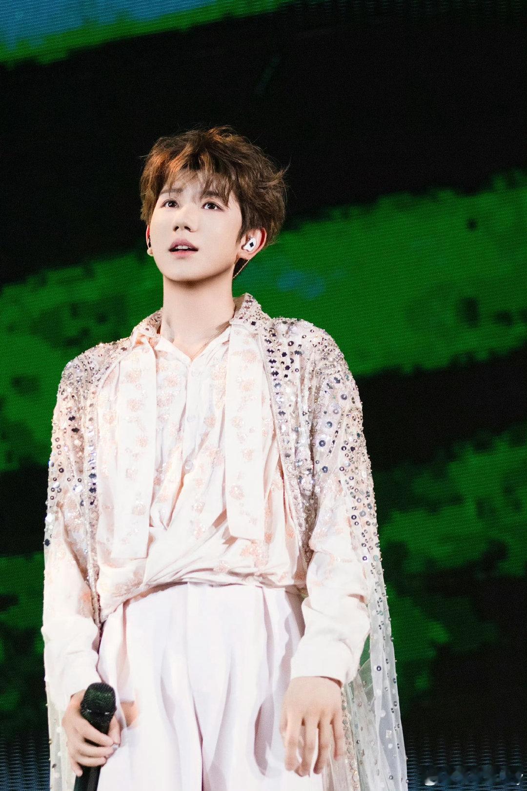 #王源[超话]#wy #TOP说和王源同台像回家#wy#TOP说和王源同台像回家# 

你的应援色是我生活中的选择 ​