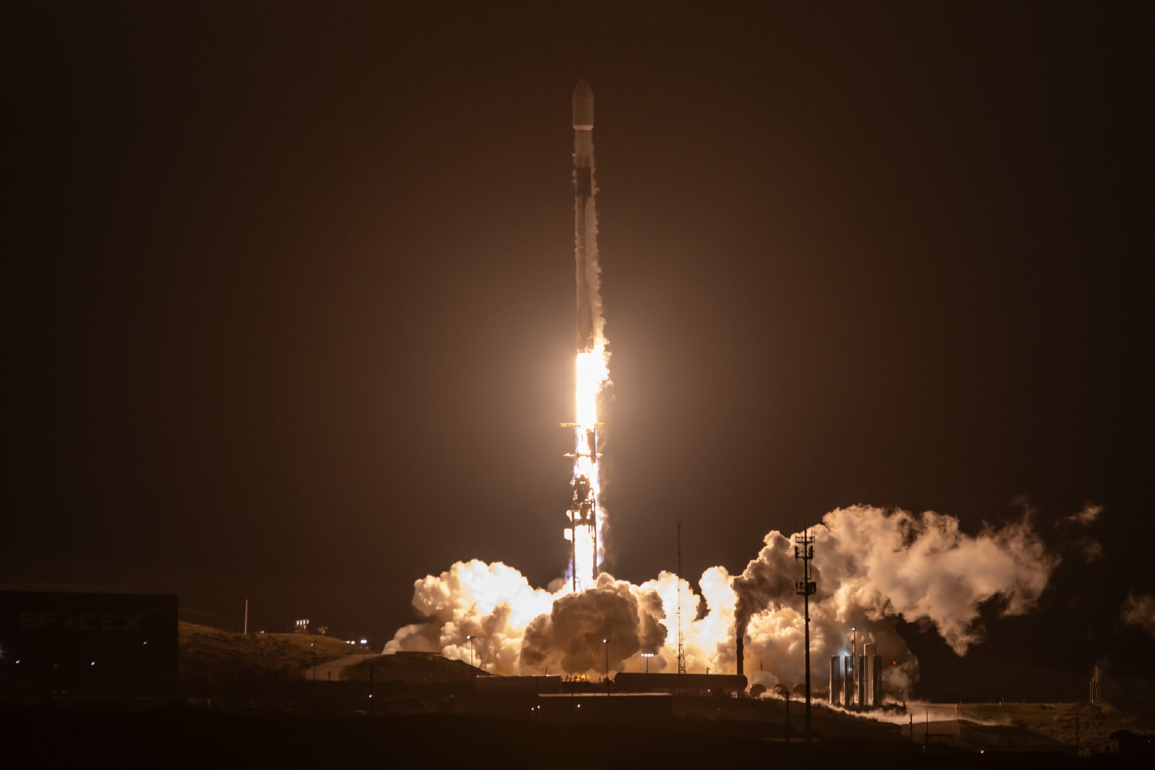 北京时间2026年10月10日15时39分，SpaceX从范登堡太空军基地SLC-4E发射台使用B1103-6号一级猎鹰九号运载火箭成功发射SDA T1TL-A。此次发射为全球2026年第238次航天发射，美国第140次(本月第4次)，SpaceX第115次，猎鹰九号第111次，本月第3次。#2026全球航天发射统计# ​