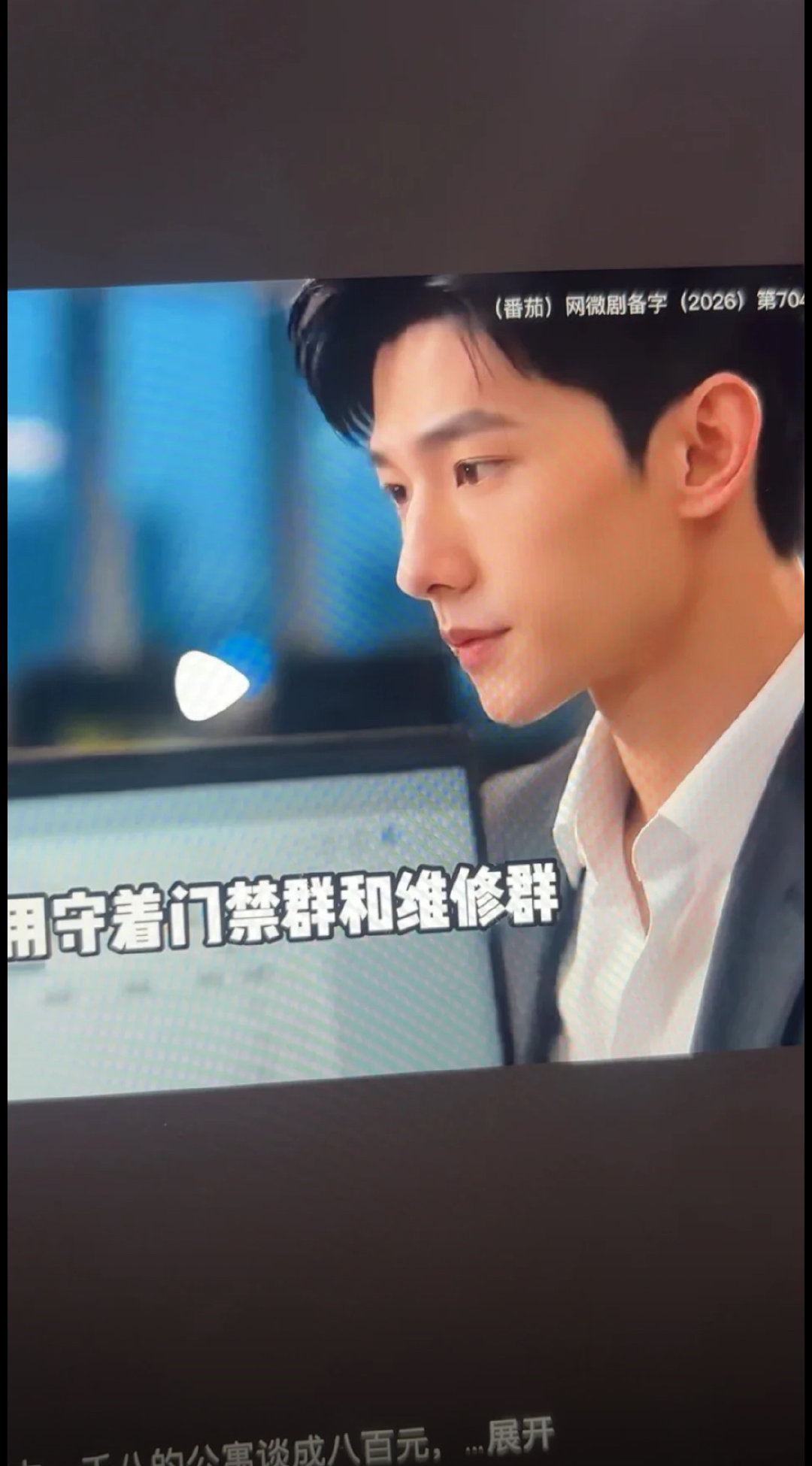 我该如何夸奖你呢？荣登最差艺人工作室排行榜榜首，这中间，所有的甜甜蜜蜜你都吃在肚子里了吧？啥啥不干，嘿也不告，服装造型也弄不好，我不知道你是怎么了，维权也看不到你，倒油倒是第一名，你好棒啊​