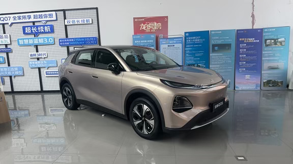 #央企新能源严选 10万级家用SUV，选启源Q05就对了！
混动省油，市区通勤成本低；
空间够大，一家人出门轻轻松松；
智能配置齐全，好开好上手。
颜值在线，内饰质感拉满，家用代步，性价比直接拉满！#长安启源Q05