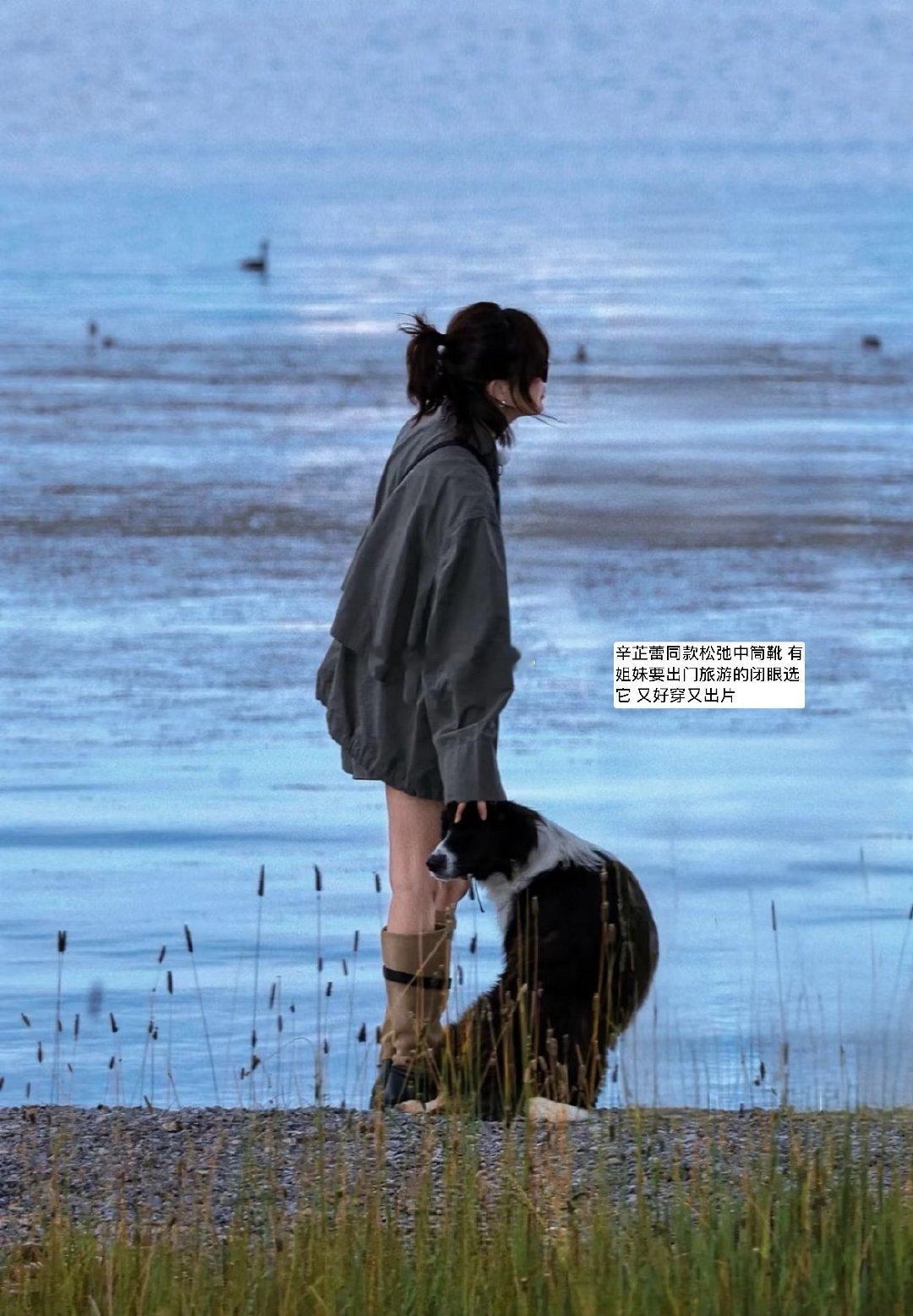 辛芷蕾同款同色长靴留言尺码抽一位送
必须夸下立体鞋头！ 完全不会扁塌软趴趴 上脚脚型利落又显秀气 
靴筒后面有个小V口 背影看巨松弛 不勒小腿还显瘦 皮面拼接绒面质感拉满 扣带点缀很有酷感 靴筒随性堆起来 秋冬搭风衣短裤很洋气哦 ​
