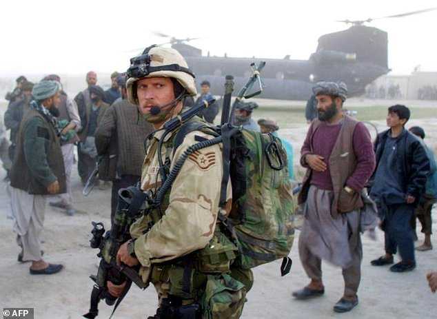 阿富汗軍人因救過美軍獲準攜傢眷赴美國避難 臨行前被告知