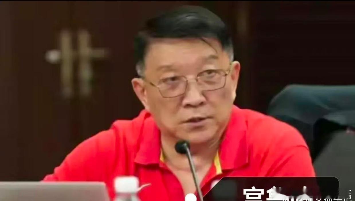宫鲁鸣一辈子值了

前妻：白丽娟，江苏武术队运动员

现任：简妮，从事中欧贸易

1、第五届全运会，获评最佳抢断手（1983年）

2、全国篮球甲级联赛，最佳抢断手、最佳远投手（1984年）

3、全运会，获评最佳后卫、最佳远投手（1987年）

4、新中国篮球运动员50杰，获新中国篮球运动杰出贡献奖（1999年 ​