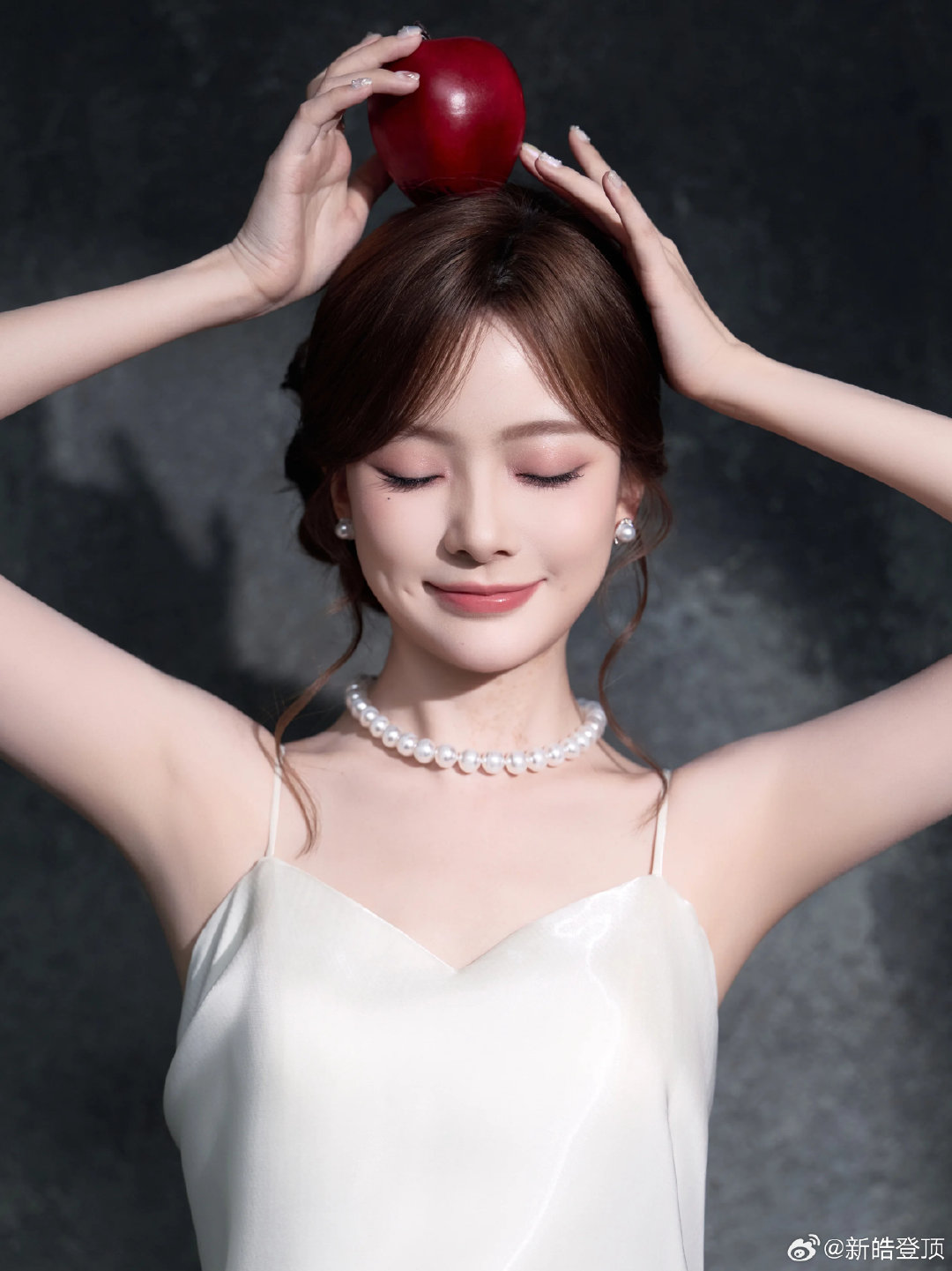 #陈卓璇[超话]# 此女是萌物来的 ​