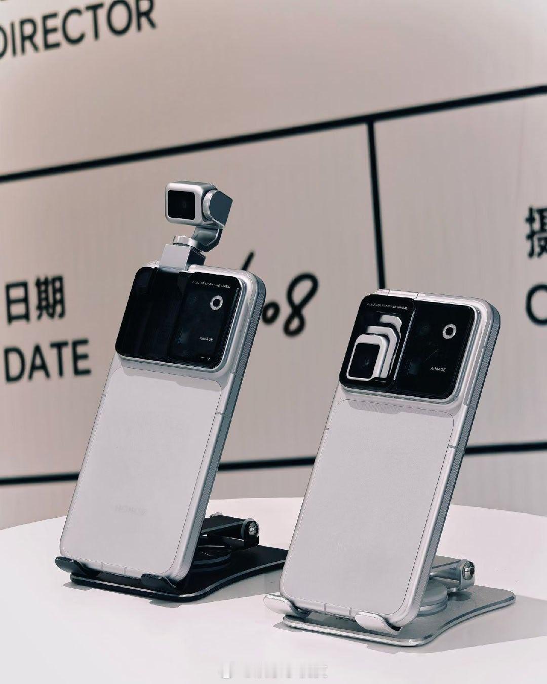 萝卜手机，看着都心动了！
#荣耀robot phone# 这设计有点太超前了
对于喜欢直播 拍vlog的，还有我这种有做视频需求的，用这个拍太稳了，都不需要云台了。
手机也能随时出片，出游拍摄也很赞，画面与抖再也没有关系了。
还的看荣耀这波设计，未来手机以来。 ​