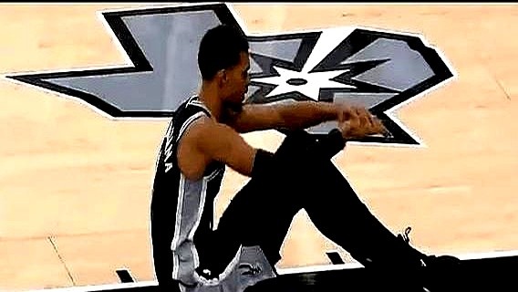 杨瀚森的季后赛，又“坐”了一整场。  同届新秀迪伦·哈珀，今天替补打疯...