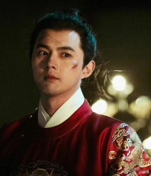 #叶祖新出演何不同舟渡#惊喜主演确认！叶祖新加盟古装权谋剧，饰演悲情角色谢衡。剧集杀青进入招商，很期待他塑造这个充满悲剧色彩的人物，权谋大戏加上悲情人设，看点拉满。 ​