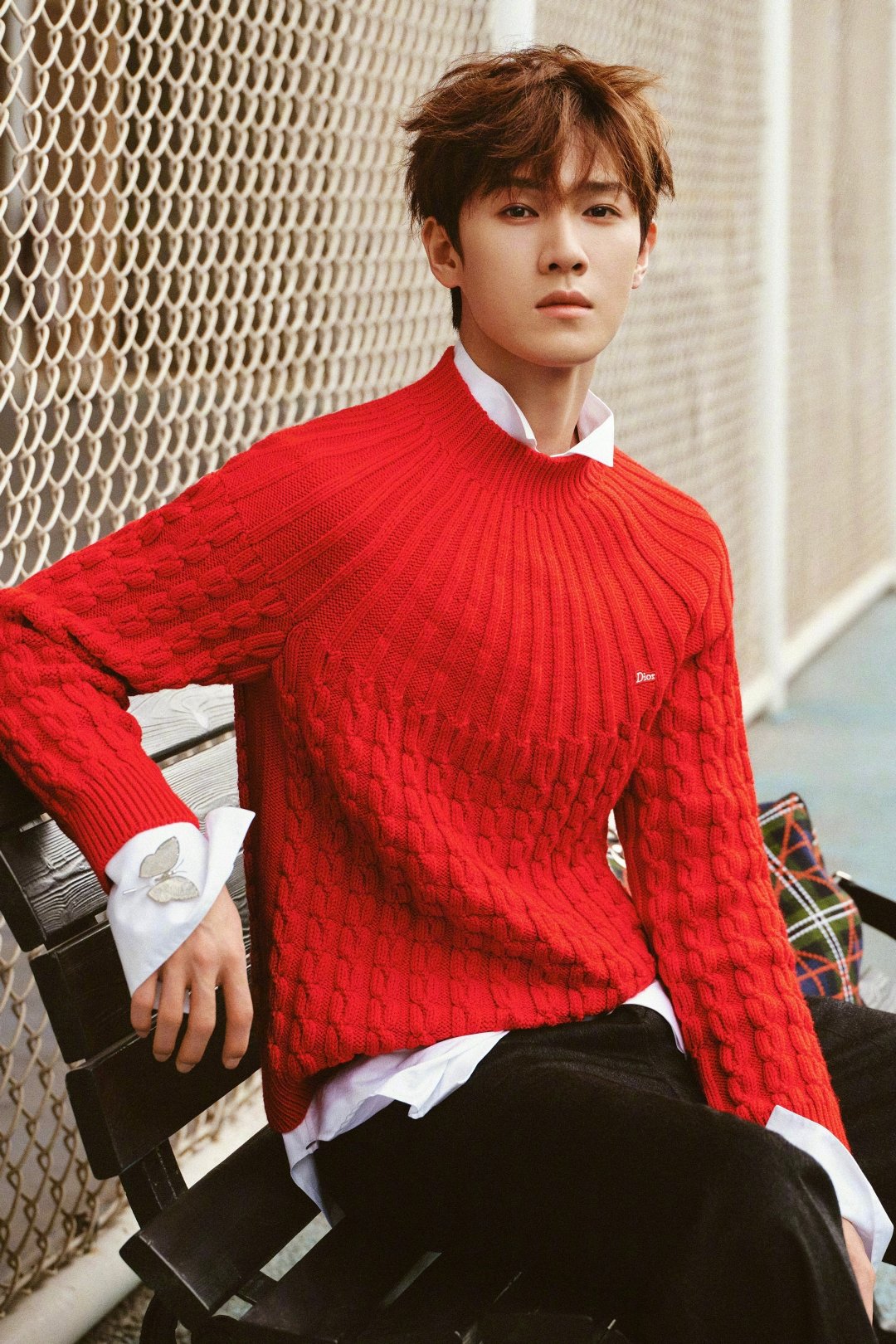 #李昀锐合成令#lyr#李昀锐陆一航#

 希望你站在頂峰，希望你辉煌，希望你熠熠发光，更希望你快乐无忧，往后日子目明心亮得愿以偿。

​