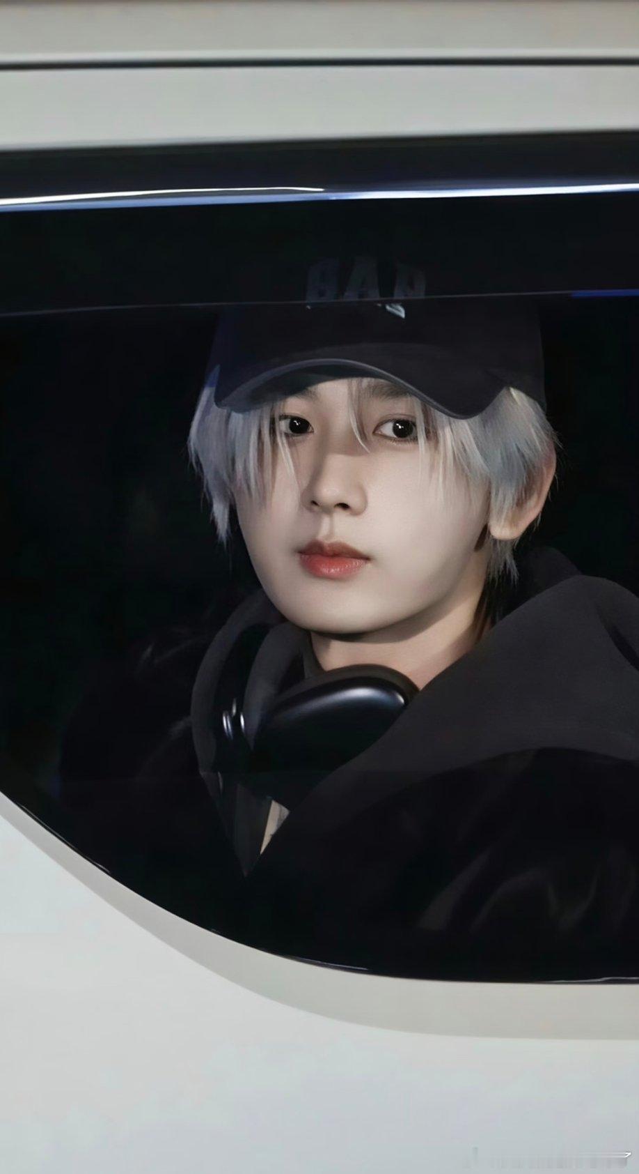 啊啊啊啊啊啊，好可爱好帅好爱ε=ε=(ﾉ≧∇≦)ﾉ😘😘😘(ฅ•.•ฅ)ﻌﻌﻌ♥️♥️♥️♥️♥️♥️#剧集狩谎[超话]##六福珠宝给成毅送杀青花篮##成毅[超话]# ​