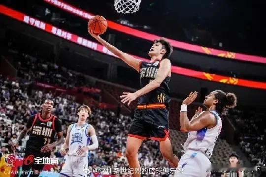 谈起CBA，一定要提到上海久事男篮，为什么？因为他在25 26的CBA...