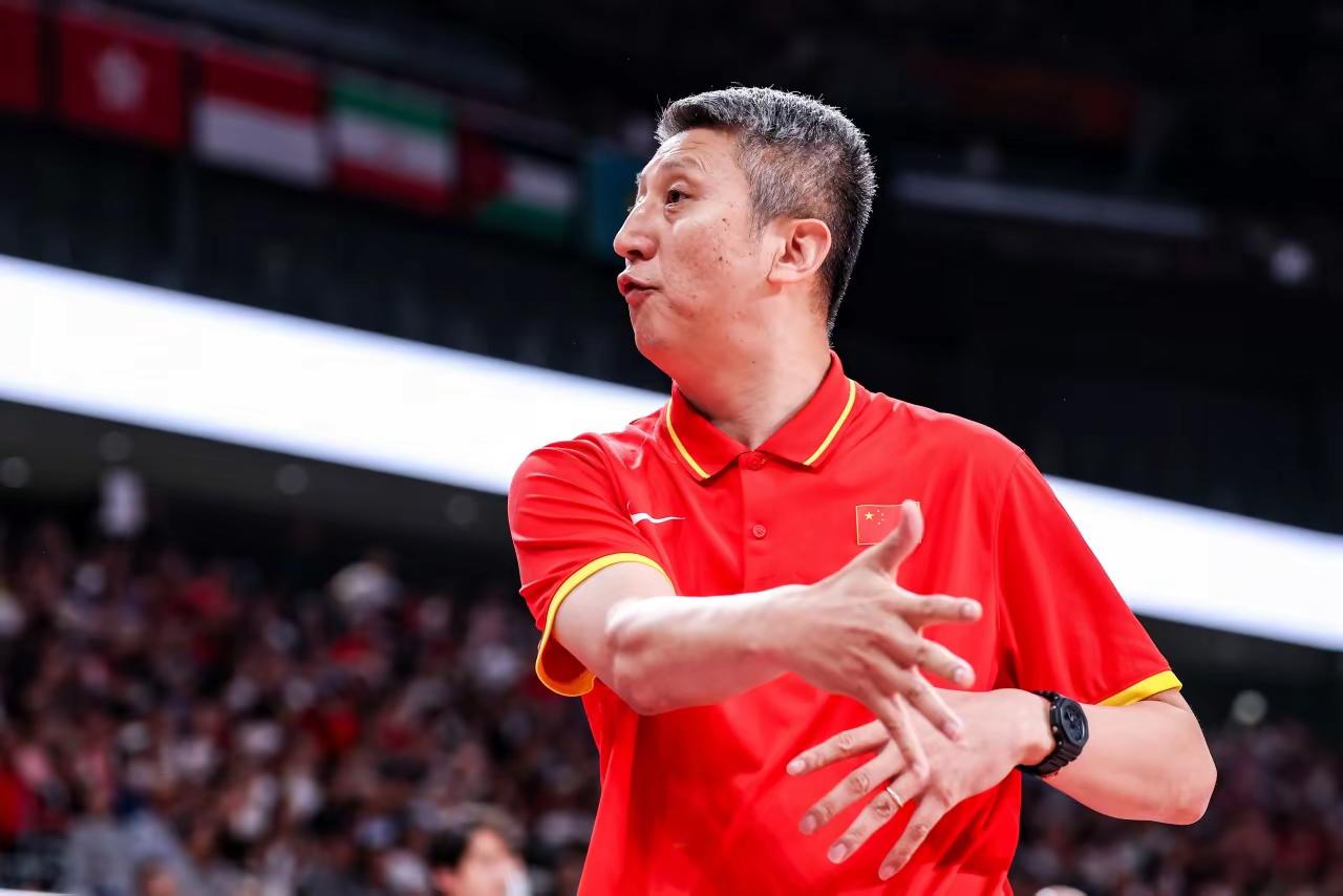 终于中国男篮的比赛打完了，其实这个不是某一个球员或者教练一个人的问题，是整个体系都有问，从球员的青训了培养再到联赛，再到整个团队都应该大洗牌了，很多人说郭士强执教僵化，不带周琦之类，不可否认他确实有他的问题，但是问题是不是他一个人呢，咱们的这些球员说实话能堪大用的有谁？带上周琦又怎么样？就算这次夺冠