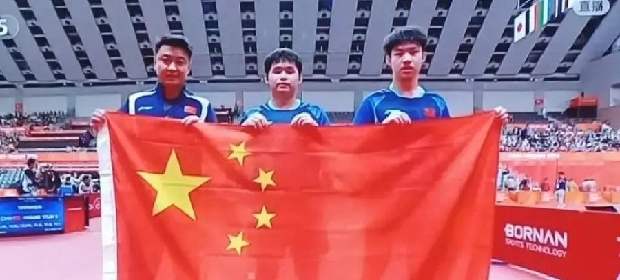 林诗栋黄友政4-2逆转日本，决胜局轰11-1打崩张本智和！国乒6金收官却藏大隐患：男团丢冠+半决赛9-3领先被翻盘，21岁三冠王真能扛住洛杉矶吗
温瑞博和向鹏在男双半决赛第四局轰出11-1，总比分3-1领先，距离决赛只差两局。然而接下来发生的事，成了国乒本届亚运会最刺眼的伤口。张本智和与篠塚大登连扳
