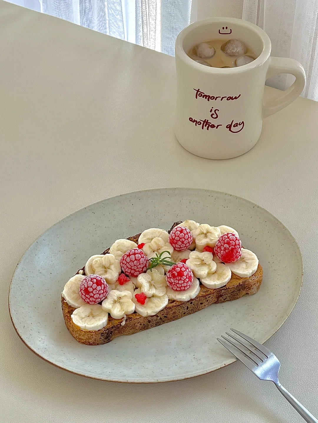 ☀️花生酱香蕉树莓开放式三明治｜一片不够吃