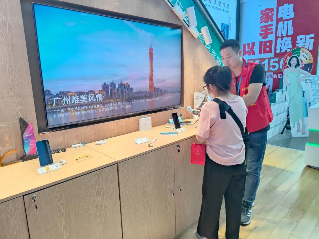明天起，手电筒APP再管你要通讯录，你可以理直气壮点拒绝了——有新规给你撑腰。

公安部176号令《公安机关网络空间安全监督检查办法》10月1号正式实施，老规定同步作废。说白了就一句话：APP要权限，必须是干活必需的。天气软件要看你相册、壁纸软件要开录音，这类跟功能不沾边的索求，以后就是违规，而且它