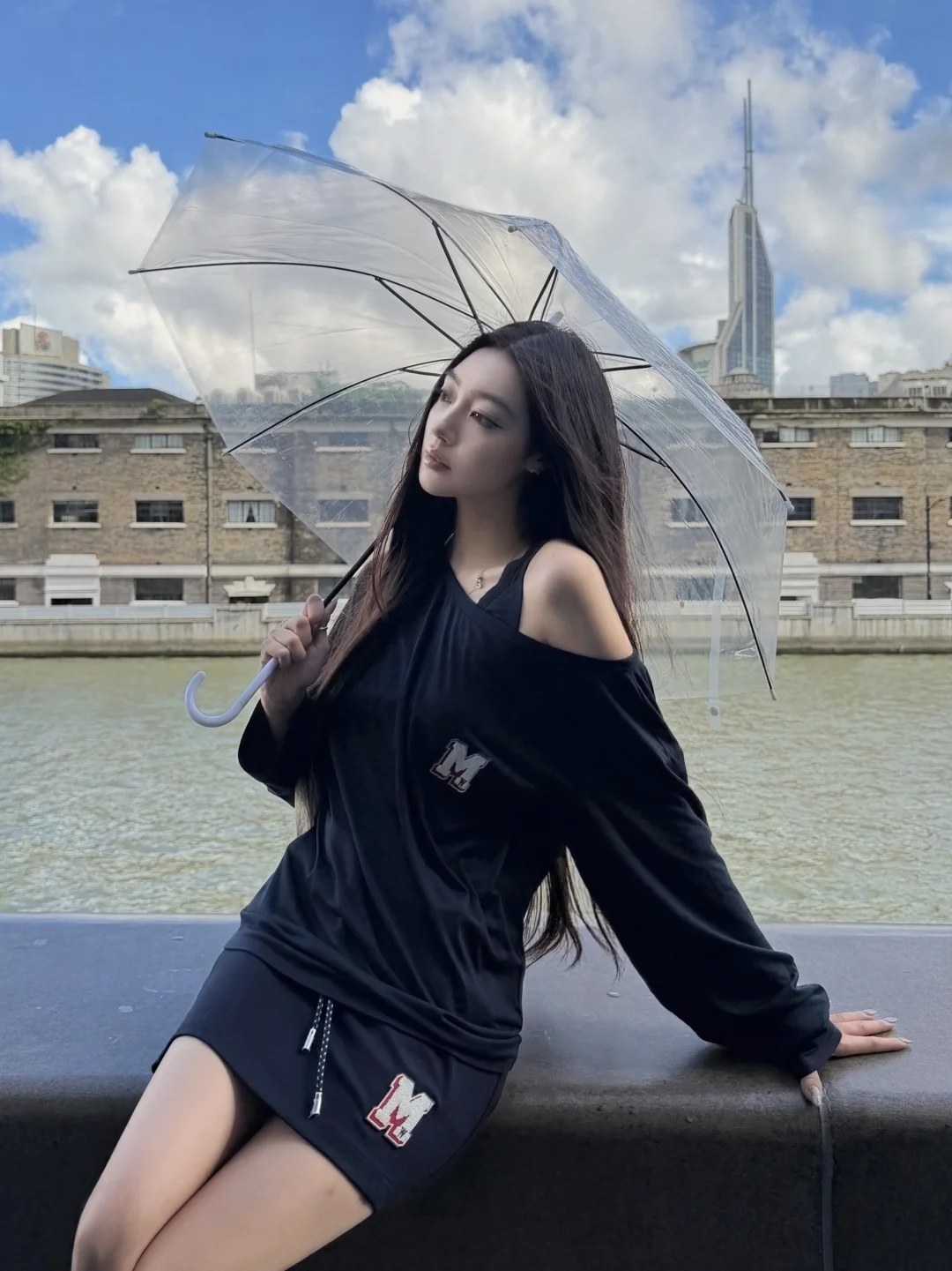 吹江边的风
