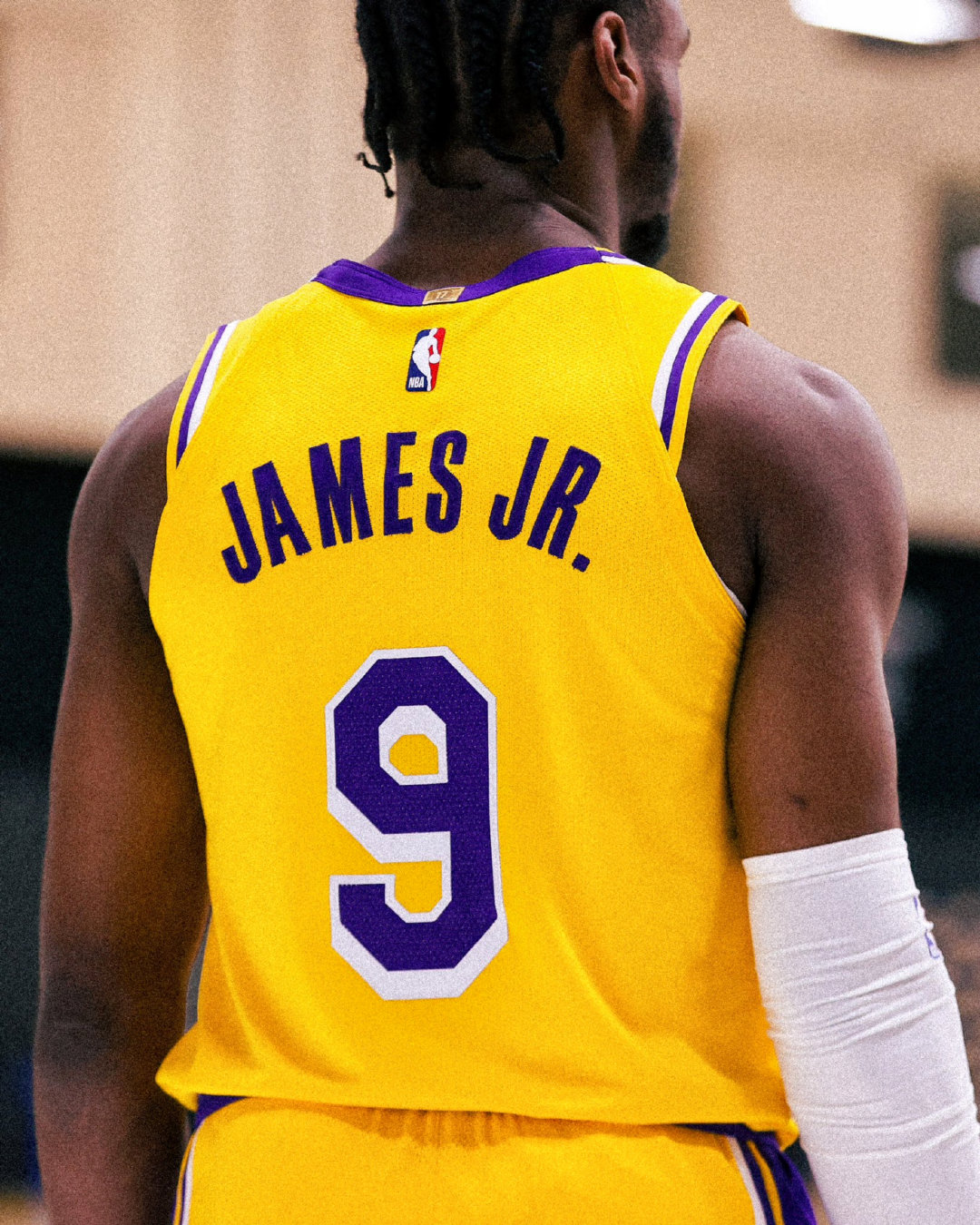 Bronny James

#布朗尼疑与星二代女友分手# ​