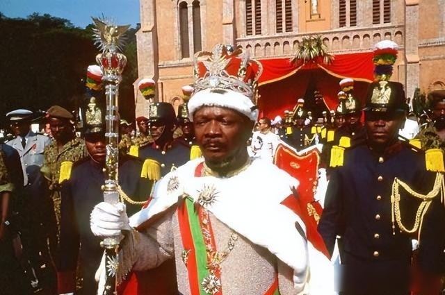 1968年，台湾女服务员被中非暴君相中，选择远嫁非洲当王妃，过上了奢靡...