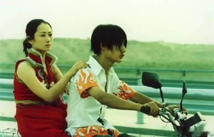 西村力驮着吴京