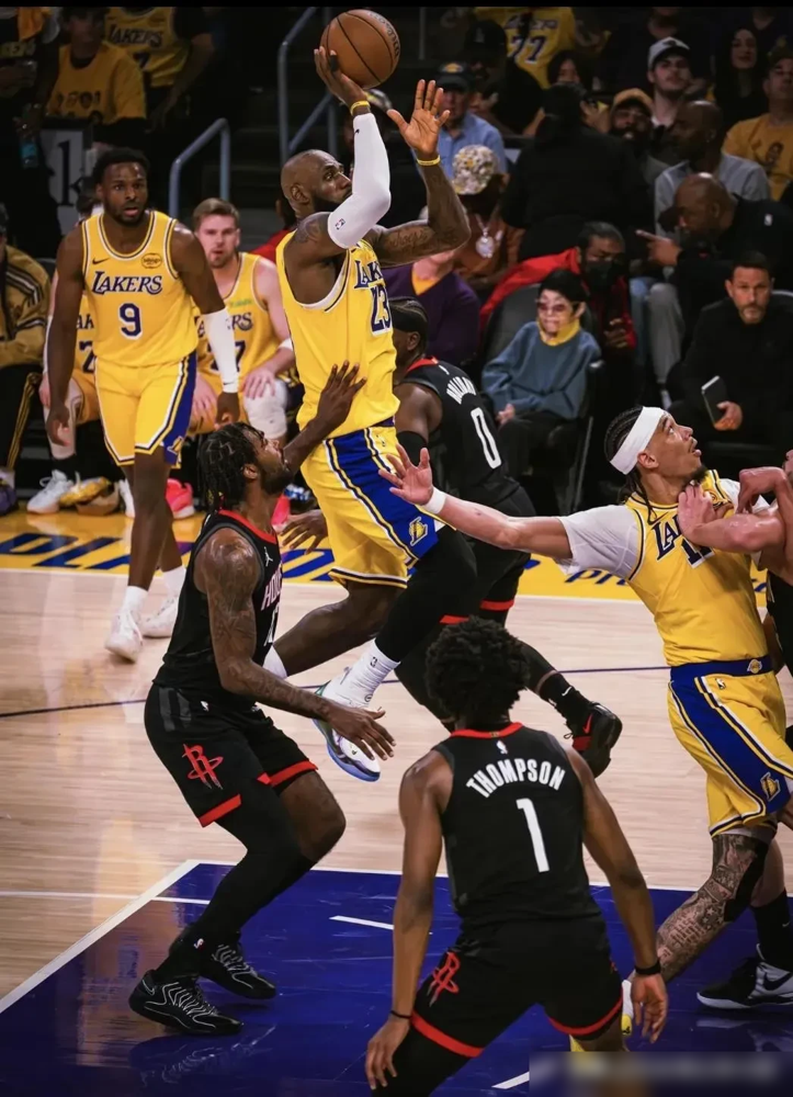 领先6分被翻盘，主教练怒喷球员被吓破胆！这球你看懂了吗？ 最后30秒...