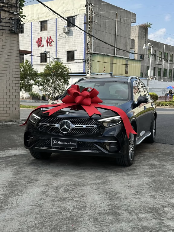 提车了，奔驰GLC300高配，全款落地35万，包含3a3b套餐，不知道这个价格有没有买贵，漏车标了，大家轻点喷。#提车了 #奔驰