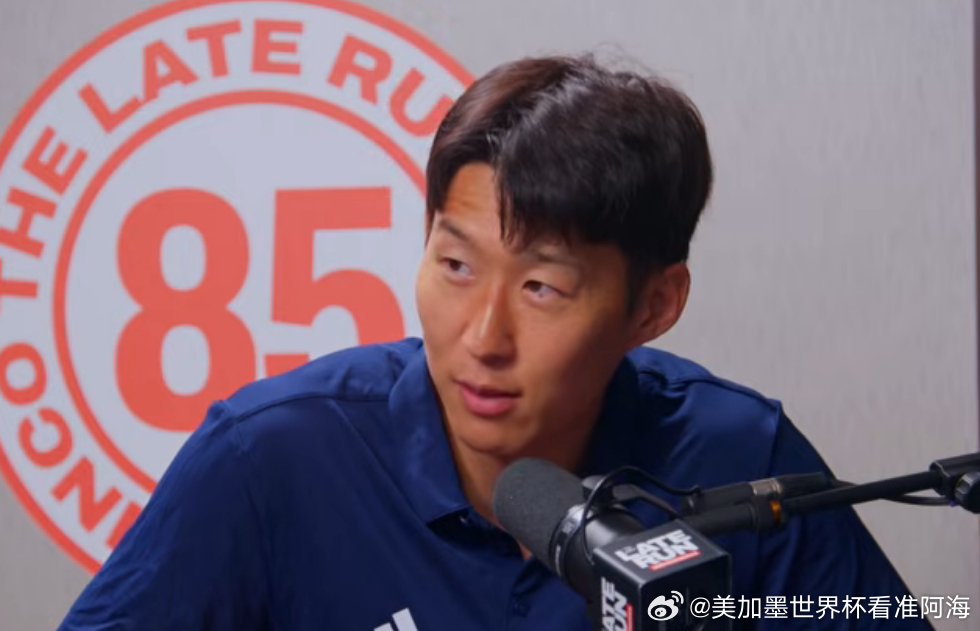 #足球# 今天韩国球星孙兴慜参加了一档名为《The Late Run》的播客节目，期间他谈到了C罗和梅西的“GOAT”之争。

谈及二人的GOAT之争
孙兴慜表示：“说实话，在我看来，这两个人根本没有办法拿来直接比较。首先，二人都对足球产生了极其深远的影响。我认为正是他们两位，让足球这项运动变得格外精彩。 ​