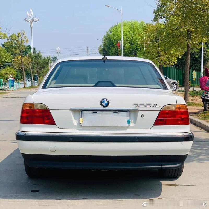 这辆开过的宝马728iL，安全行驶17万公里，车况极品都是全车原版原漆，内饰没有破损，不过是很好开的东西，这台经典情怀车真是太帅了 ​