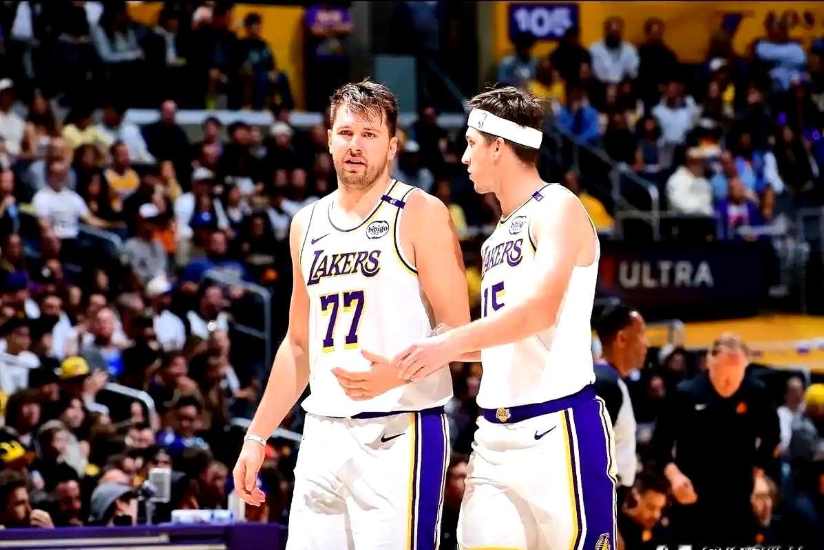 3-1领先，湖人怎么还急了？    G4詹姆斯罕见地出现8次失误，赛后...