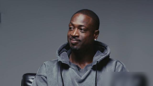 韦德亲口承认，这辈子最后悔的事，是第一次结婚没签婚前协议。离一次婚，直接把他扒了一层皮，损失惨重到他自己提起来都肉疼。
这话一出，评论区直接炸了。当年他还没发达，前妻陪着他从穷小子熬成巨星，结果刚功成名就，转头就无缝衔接了尤尼恩。现在又跳出来说“后悔没防着前妻分钱”，你让网友怎么想。
说白了，钱