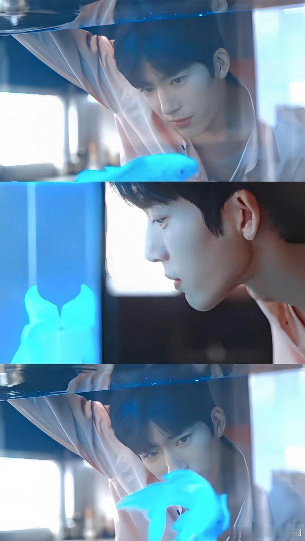 #井柏然[超话]#  
蓝调光影，是栾念独有的安静时刻💙 ​