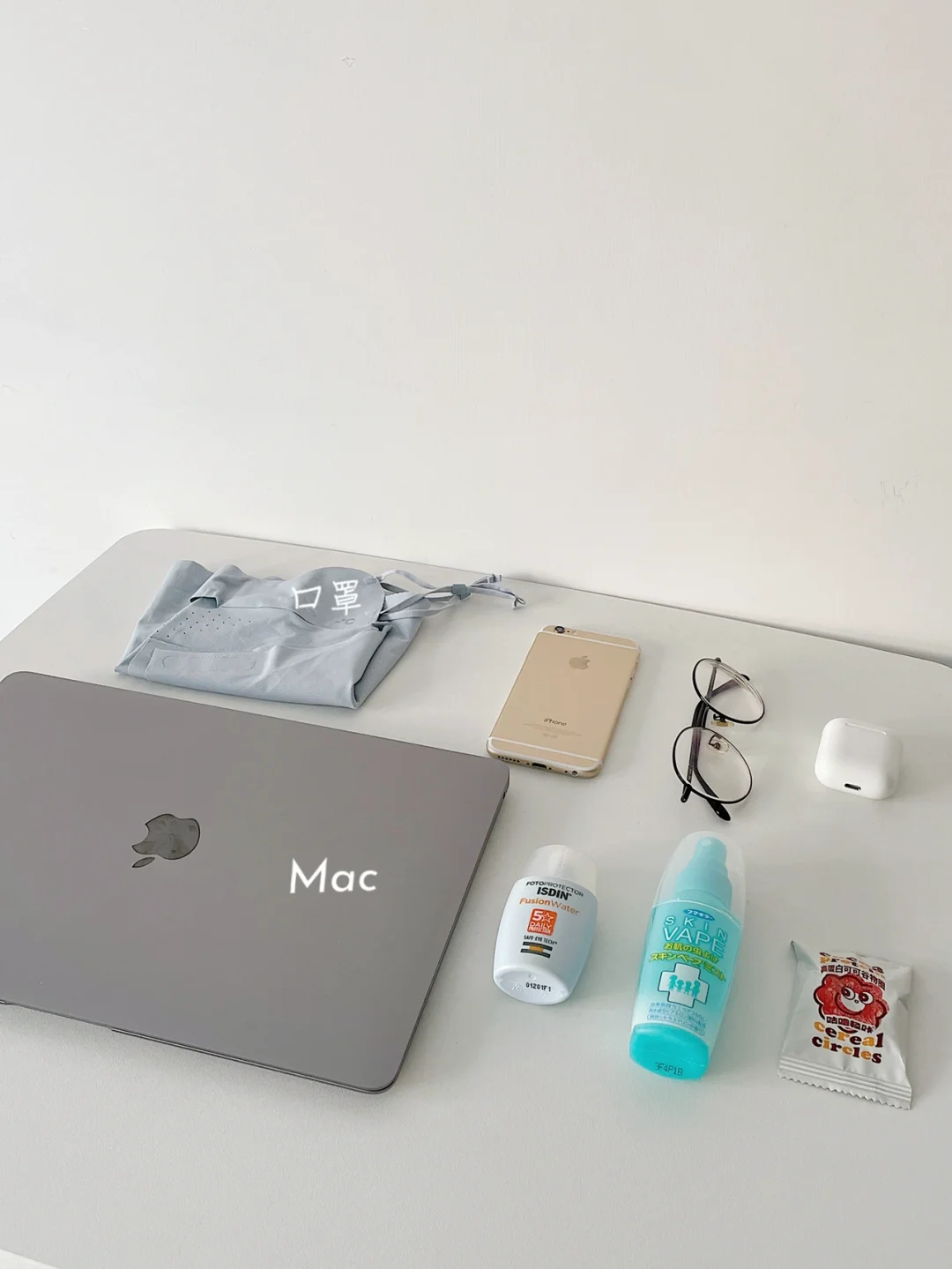 极简｜通勤穿搭与翻包记