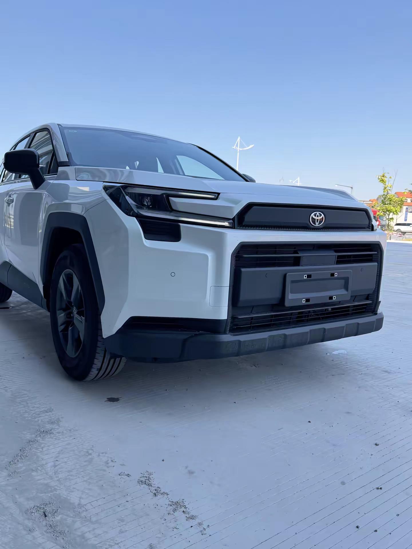 被骂塑料感的RAV4，却还是有这么多人买它，网上骂它的人根本没搞懂买它的人在买什么丰田荣放 荣放rav4