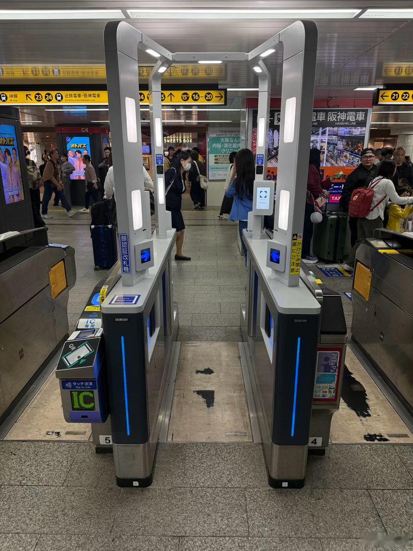 刷脸的改札机在东京我是没有见过… ​​​