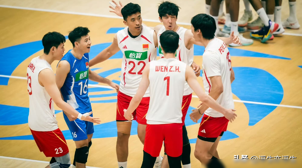 中国男排3-0赢了球，主帅居然直接发飙？
亚锦赛首秀打印度，三局拿下对手，世界排名从37升到第33。可技术统计一言难尽：全队发球得分才1个，对手拿了5个，自身失误一共22次。
第二局曾23-18大比分领先，愣是被对手连续追分差点翻船。张景胤伤愈复出首秀拿12分，状态已经够惊喜，可全队领先就松懈的