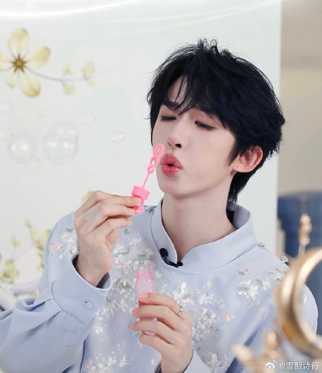 #刘宇[超话]#  晨光破晓，微风相伴，愿你卸下昨日的疲惫，轻装上阵奔赴今日的美好，早上好呀！萌宝[手指比心] ​