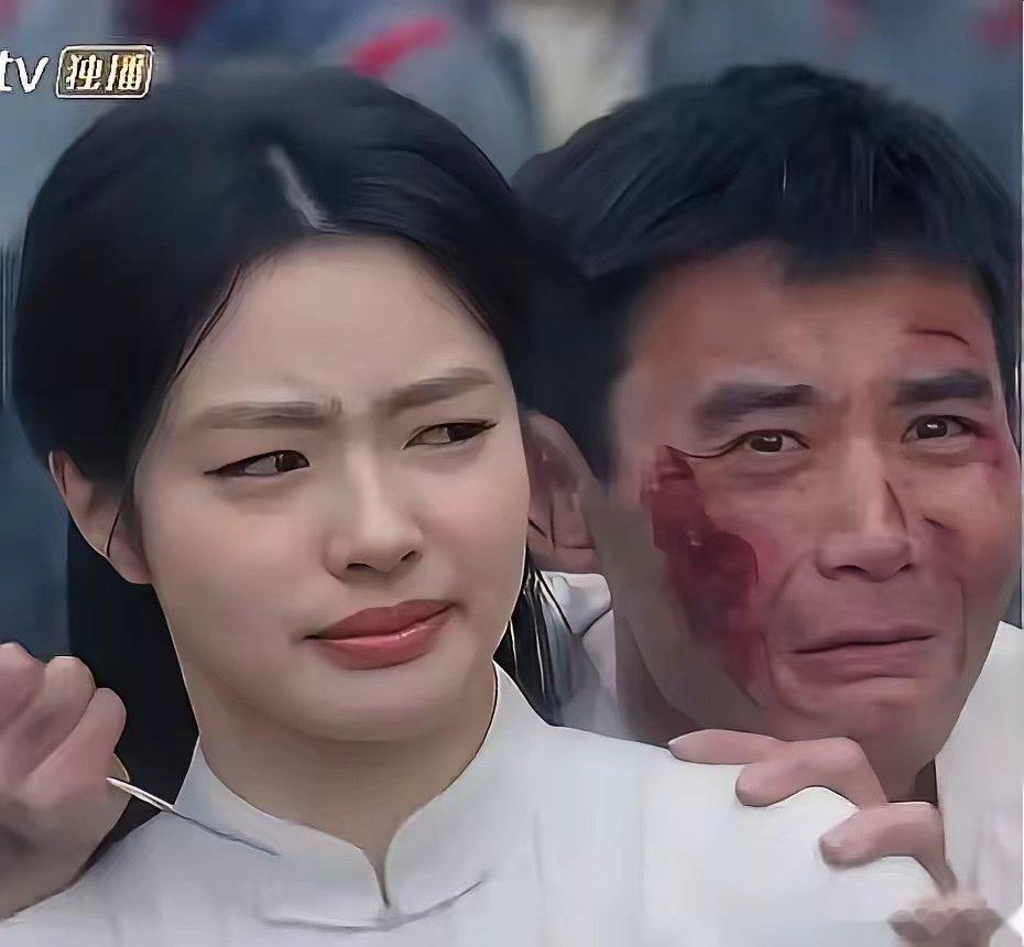 说实话看了那么多的电视剧
玉簟秋真的是唯一一部，我真的希望大结局是be
​不是因为剧情不好看，而是女主演技看的好难受，女主被劫持演的一点不害怕反而有点嫌弃，还有她的牙齿也好出戏 ​