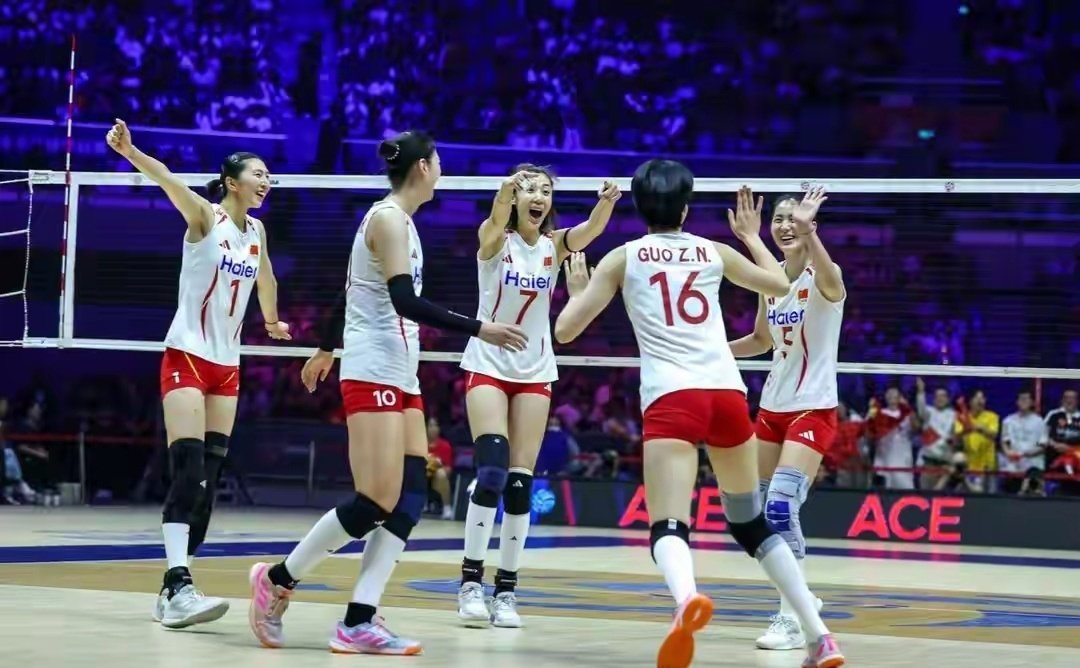 #中国女排亚运十冠王含金量#
十冠！这才是亚洲排坛真正的统治力！🏆
从1982到2026，44年跨越，中国女排把亚运金牌总数刷新至10枚！在日本队的主场，用3比0击败对手，打碎她们48年的金牌梦。这不仅是数字的累积，更是一代代女排拼搏沉淀下来的底气。十冠王，实至名归！🇨🇳 ​