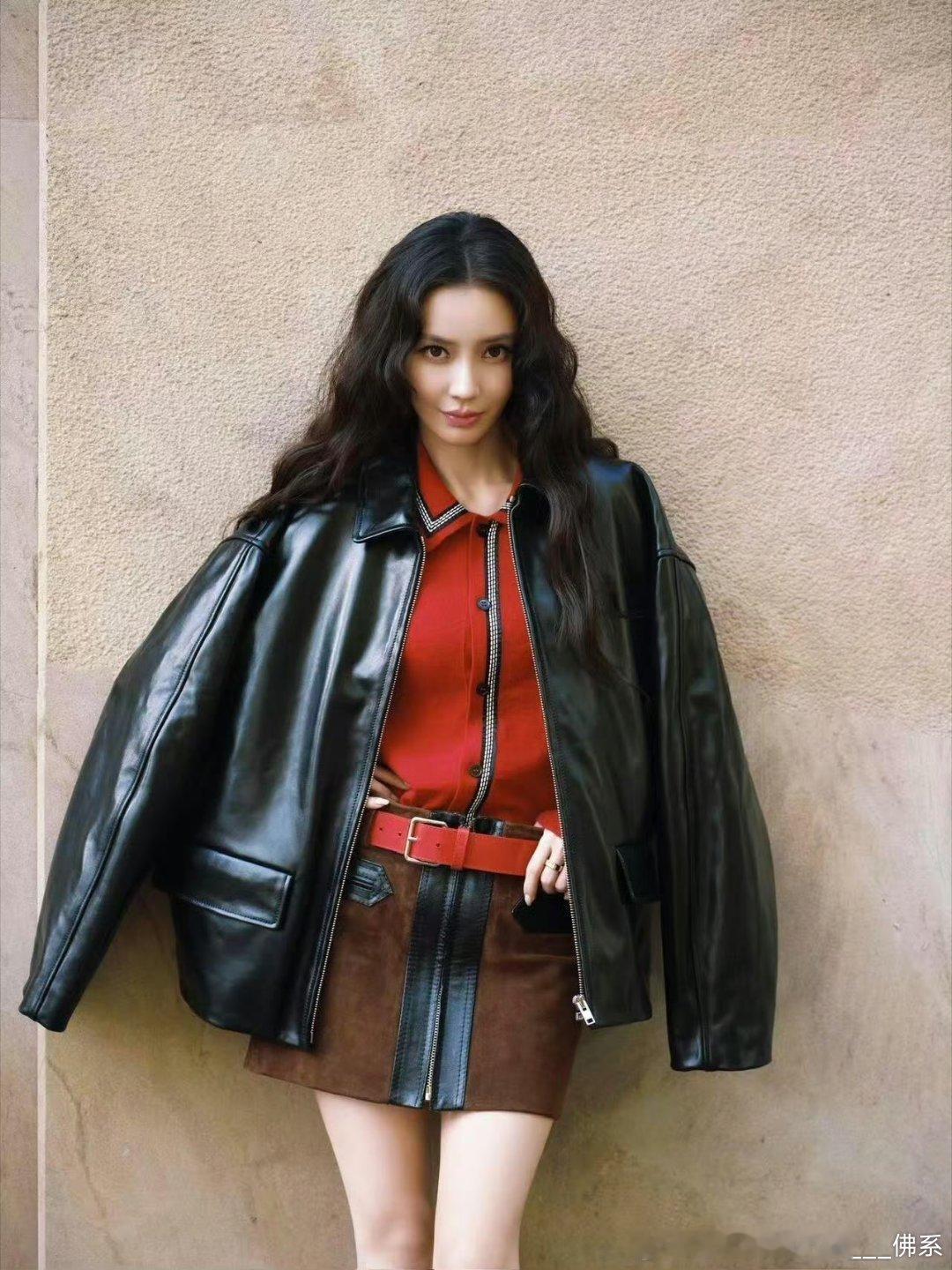 #angelababy[超话]##angelababy迪奥待遇# yy#angelababy米兰时装周状态# 摩登女郎上线ing[打call]​
