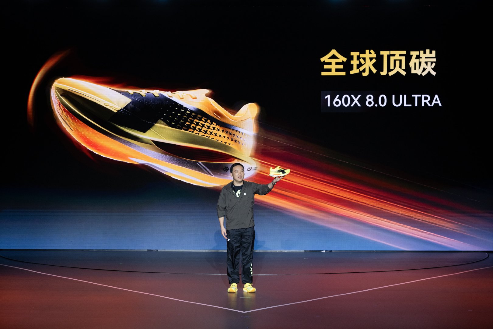 谁能想到，跑鞋的技术已经卷到“天上”了？   8代，搭载GT1200碳...