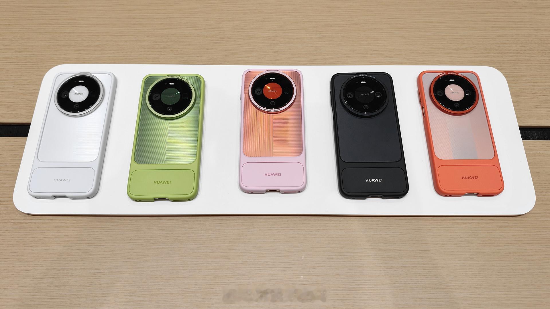 #Mate90砍掉了8GB入门内存# 
根据网传信息，简单梳理一下Mate90系列的配置与存储规格。
· 华为Mate 90：
配色：零度白、曜石黑、晶格绿、晶格粉。
12GB+256GB、
12GB+512GB、
12GB+1TB。

· 华为Mate 90 Pro：
配色：翡冷翠、琥珀橙、曜石黑、晶钻白。
12GB+256GB、
12GB+512GB、
16GB+512GB、
16GB+1T ​