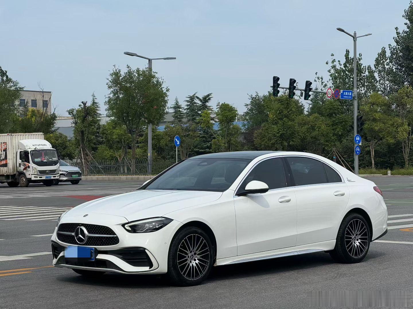 最新车源：
奔驰C260L  2023年3月上户，4万公里
​2023款C260L运动版，原版原漆，一手车#二手车参谋老杨##二手车参谋老杨[超话]#  ​