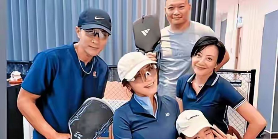 杨幂也没想到，自己“不要”的刘恺威，如今在黎纪君手上闪闪发光 ​