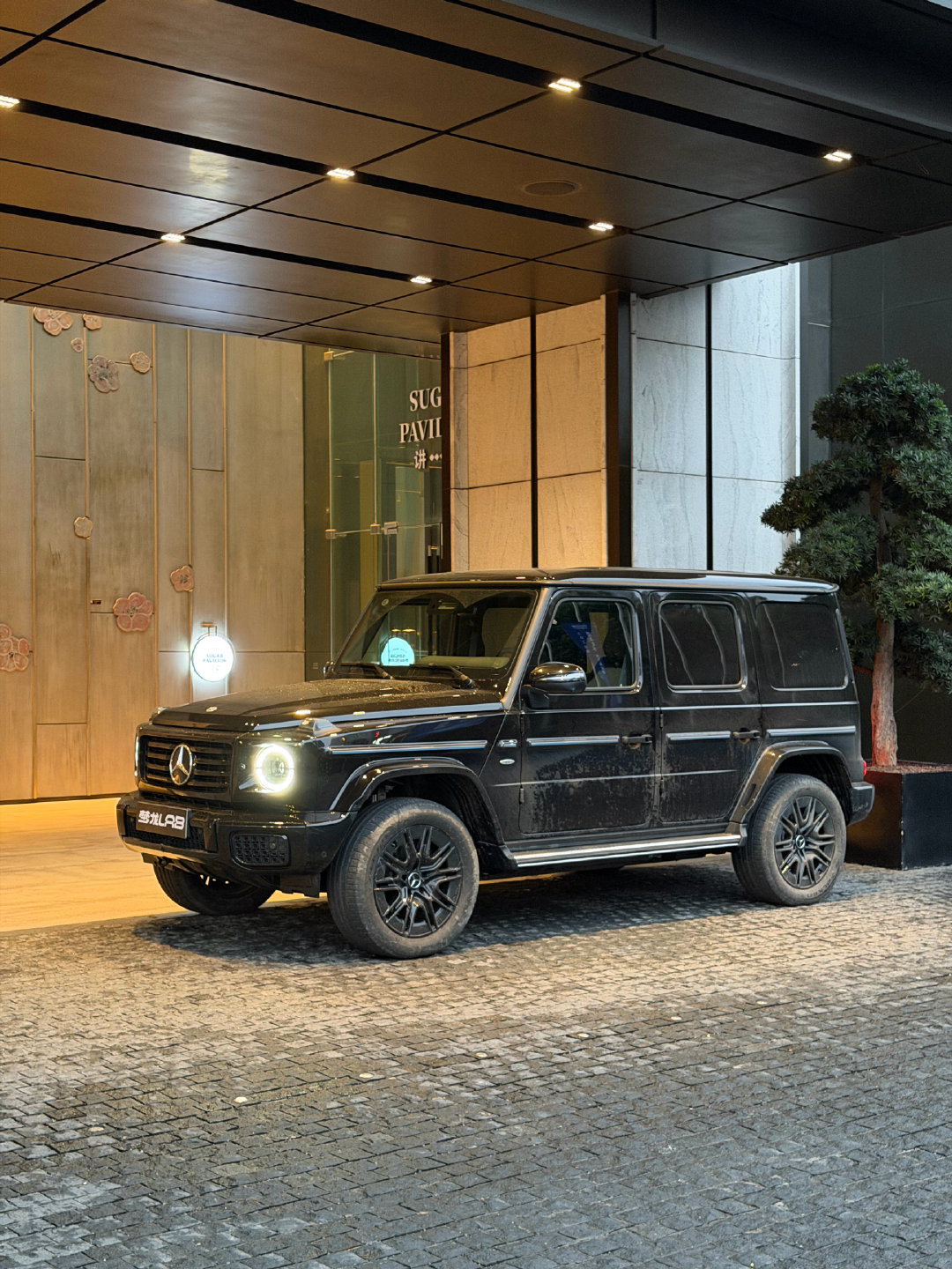 选电车，认准宁德时代

很荣幸拥有了全球最贵最高端的 纯电SUV

奔驰G580，纯电大G

搭载的自然就是宁德时代电池包了[酷] ​