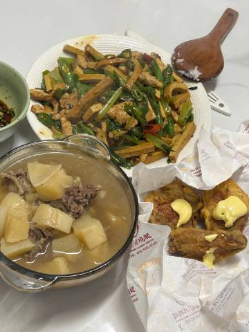 俩个人的逐渐忙碌让对方都有点格外珍惜，能够拥抱着🫂感受对方体温的时间...