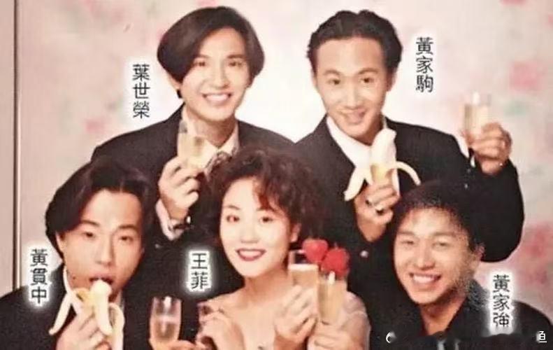 她认识天才吉他手编曲的朱洪茂吧？毕竟对于朱的失踪，她还发表过一条评论：唏嘘啥，也许人家追求‘像野狗一样死去’呢你懂的~ 祝福。这是王某菲早期的V博账号，2015年后弃用。
  2000年以后，王还与二手玫瑰主唱梁有过一段雾水姻缘。窦唯、再加上李亚鹏、谢霆锋早年都是摇滚范儿男神，足见天后对摇滚的 ​