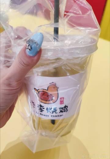 卧槽一出门竟然看到有店家卖西洋菜蜜，我初中在五羊新城那家茶餐厅吃完之后...