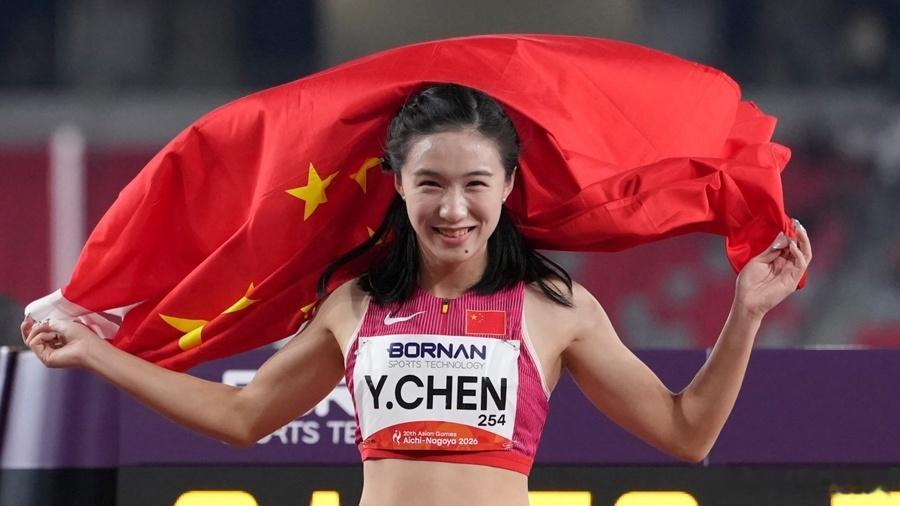 【归来仍是未成年，贺陈妤颉亚运100米夺冠】（修订版）
作者：舒崇
昨宵百米揭新篇，
风火轮般逆了天。
短跑号枪才发射，
宁波孩姐已当先。
感恩警句童真语，
折桂中秋捷报传。
最是令人高兴处，
归来仍是未成年。
2026.9.26.14:21
〔注〕昨天陈妤颉在爱知名古屋亚运会破记录夺冠。
一句“爸爸我有出息 ​