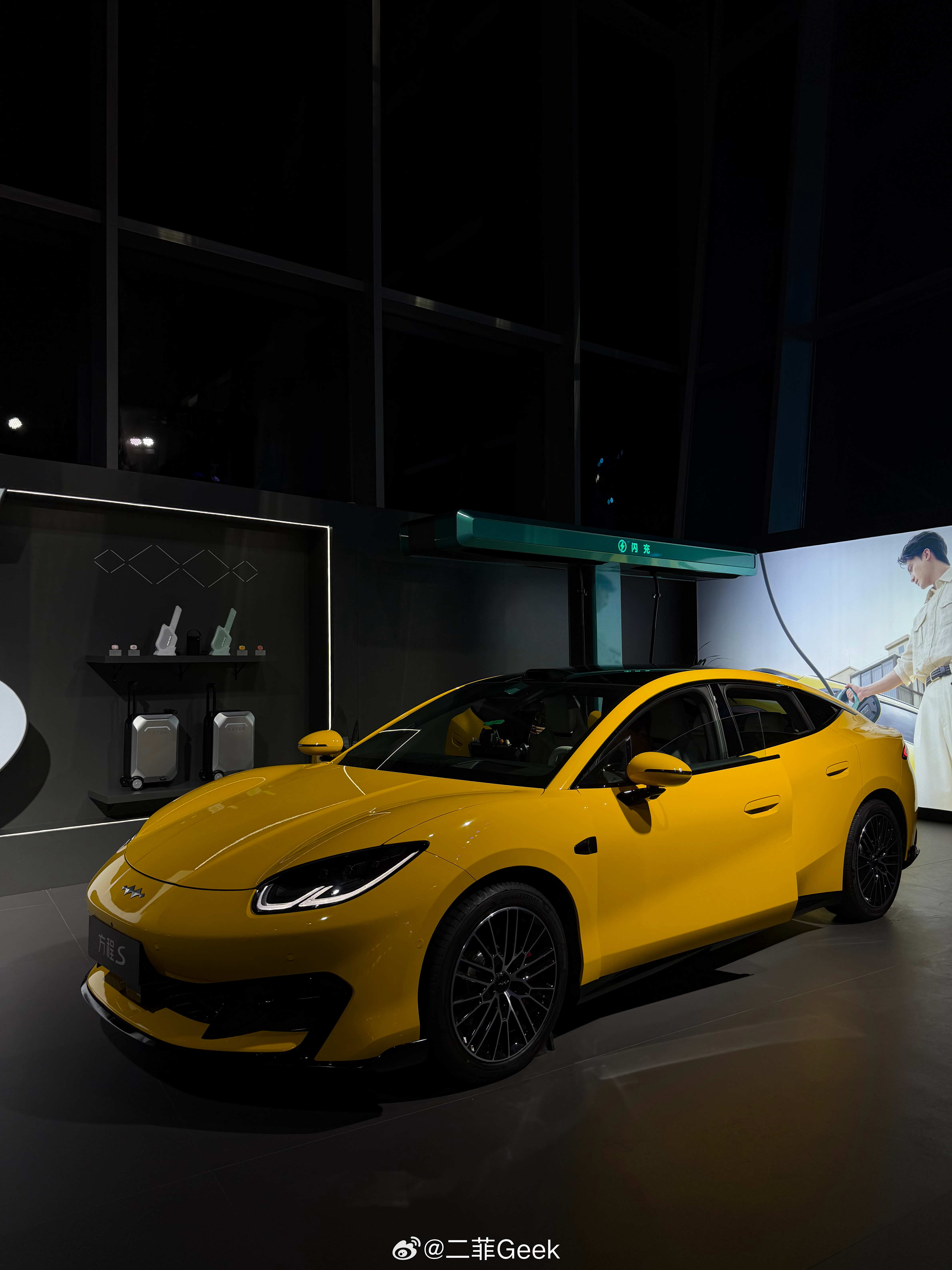 方程豹方程S & S GT9月16日在上海正式上市！方程S售价18.99‑22.99万，S GT售价21.99‑23.99万。继钛7卖出25万+台之后，方程豹这次出手做纯粹运动轿车，定义全能轿车新标杆，昨晚参加发布会看到新车之后真的超级喜欢！[害羞]

方程S系列外观采用生命金属美学，6款外观色+3款内饰色，外观我最喜欢黄色和 ​